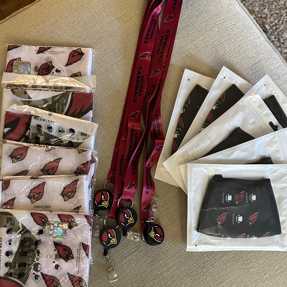 Cardinals Lanyards and Face Masks Set